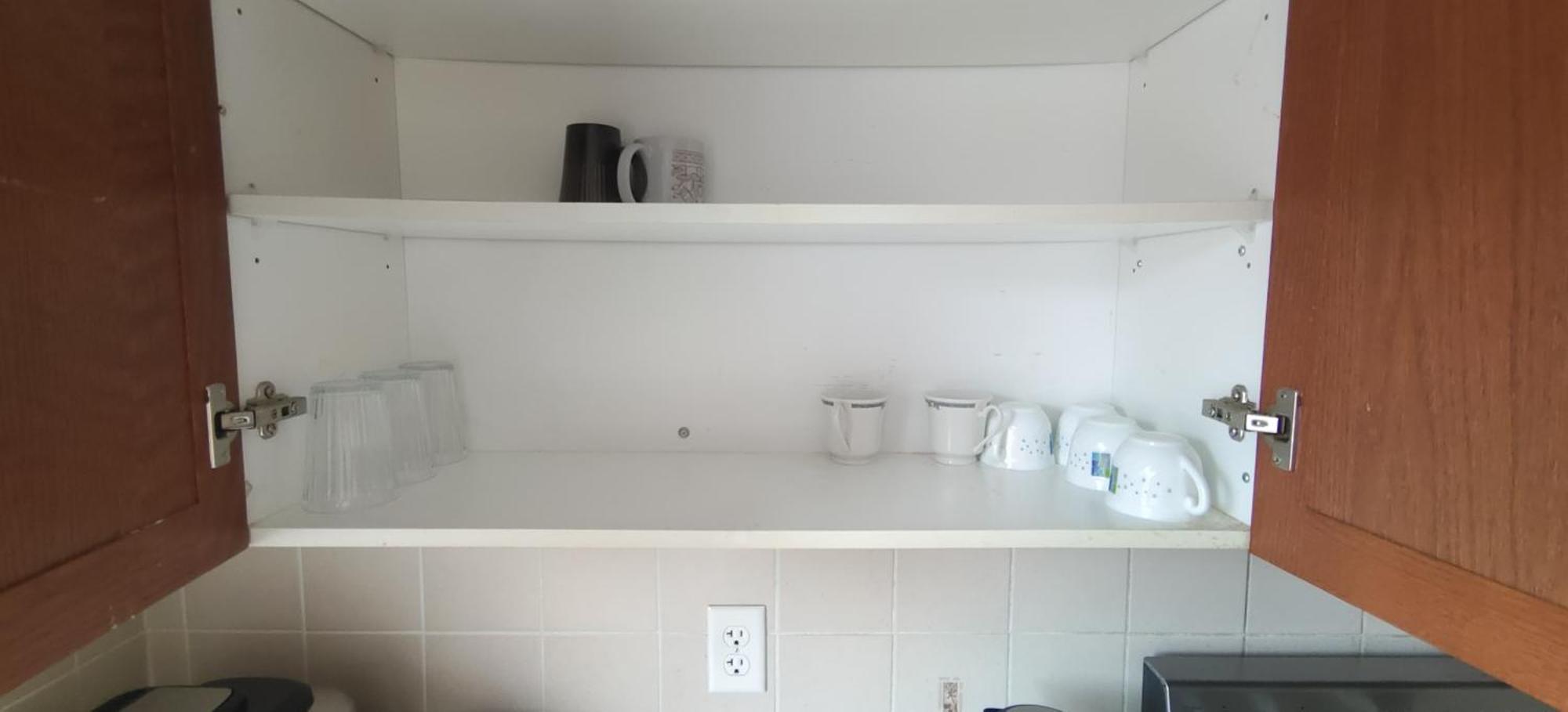 Cozy N Beautiful Near Transit, Restaurants- High Speed Internet, Free Parking Homestay Toronto